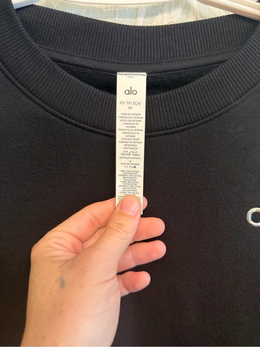 Alo Women’s Black accolade Crewneck Sweatshirt NWOT size XS